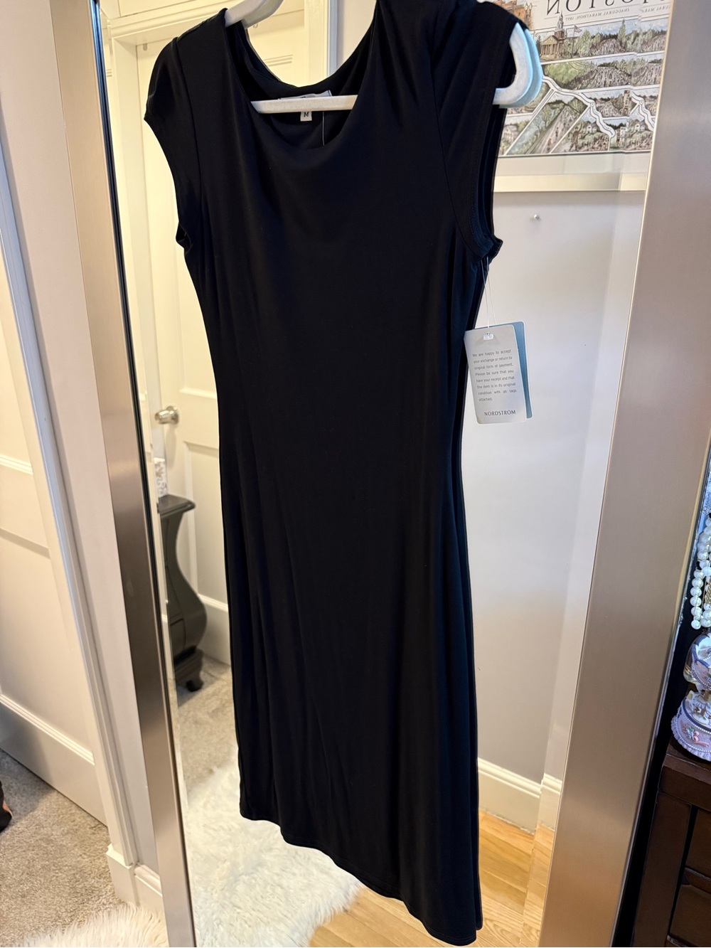 Velvet Torch Black Cap-Sleeve Midi Dress. Size M